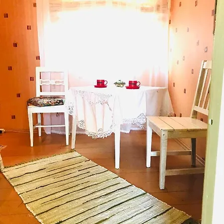 Cozy Roosi Guest Apartment 3, Free Parking *