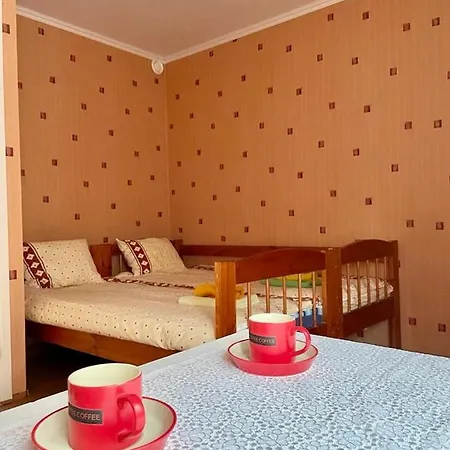Cozy Roosi Guest Apartment 3, Free Parking