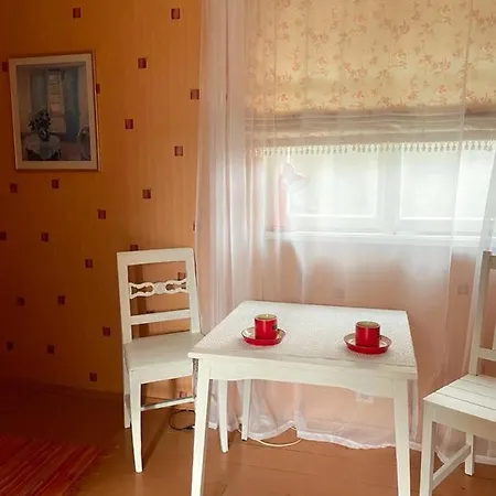 Cozy Roosi Guest Apartment 3, Free Parking